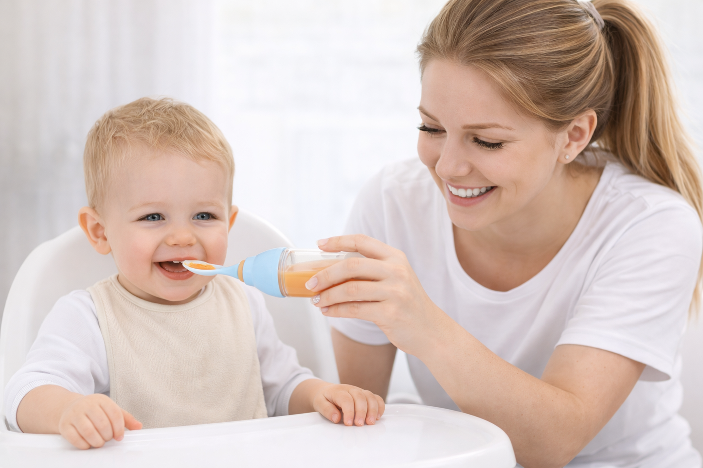 Kaşıklı Mama Biberonu – Tek Elle Temiz Besleme